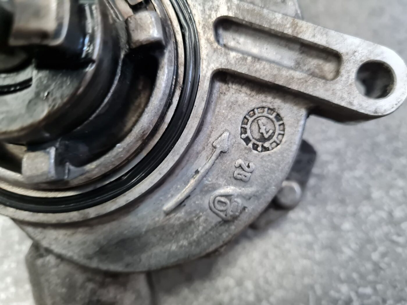 Vakuuma sūknis priekš VOLVO V70 2007 4 Vakuuma sūknis priekš VOLVO V70 2007