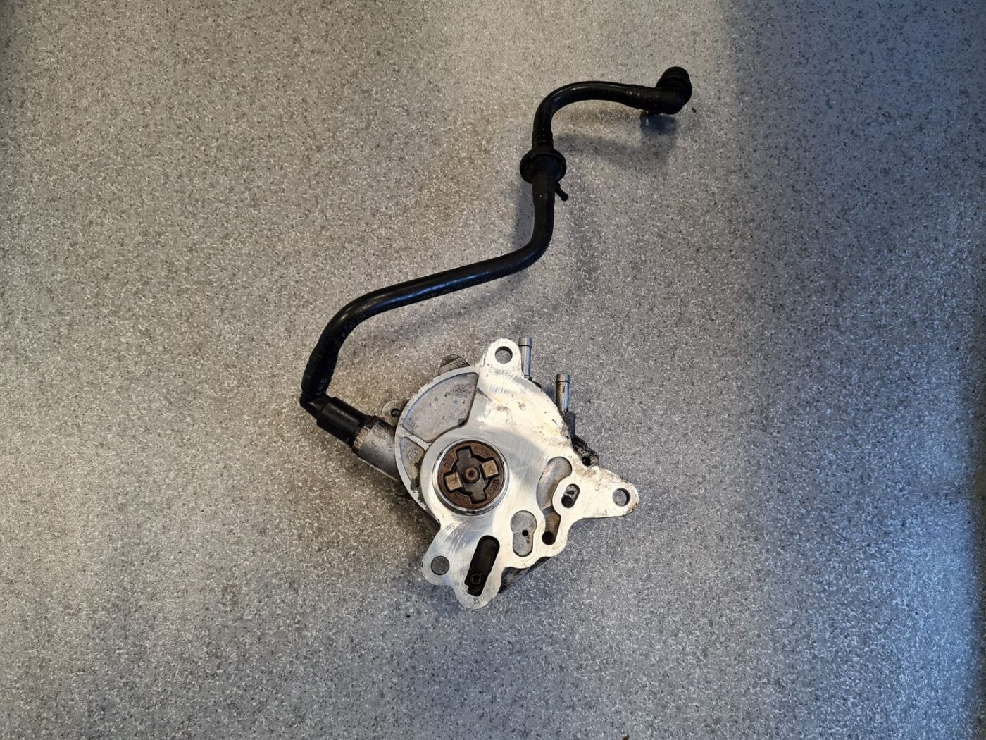 Vakuuma sūknis priekš VW PASSAT B6 2008 ANGL. 1 Vakuuma sūknis priekš VW PASSAT B6 2008 ANGL.