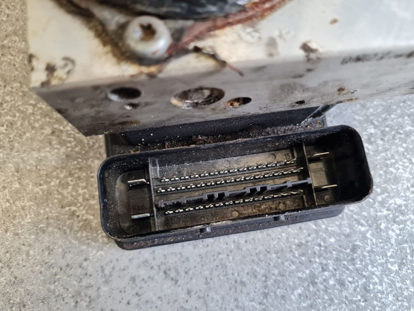 ABS bloks priekš VOLVO V70 2002 SILVER 2 ABS bloks priekš VOLVO V70 2002 SILVER