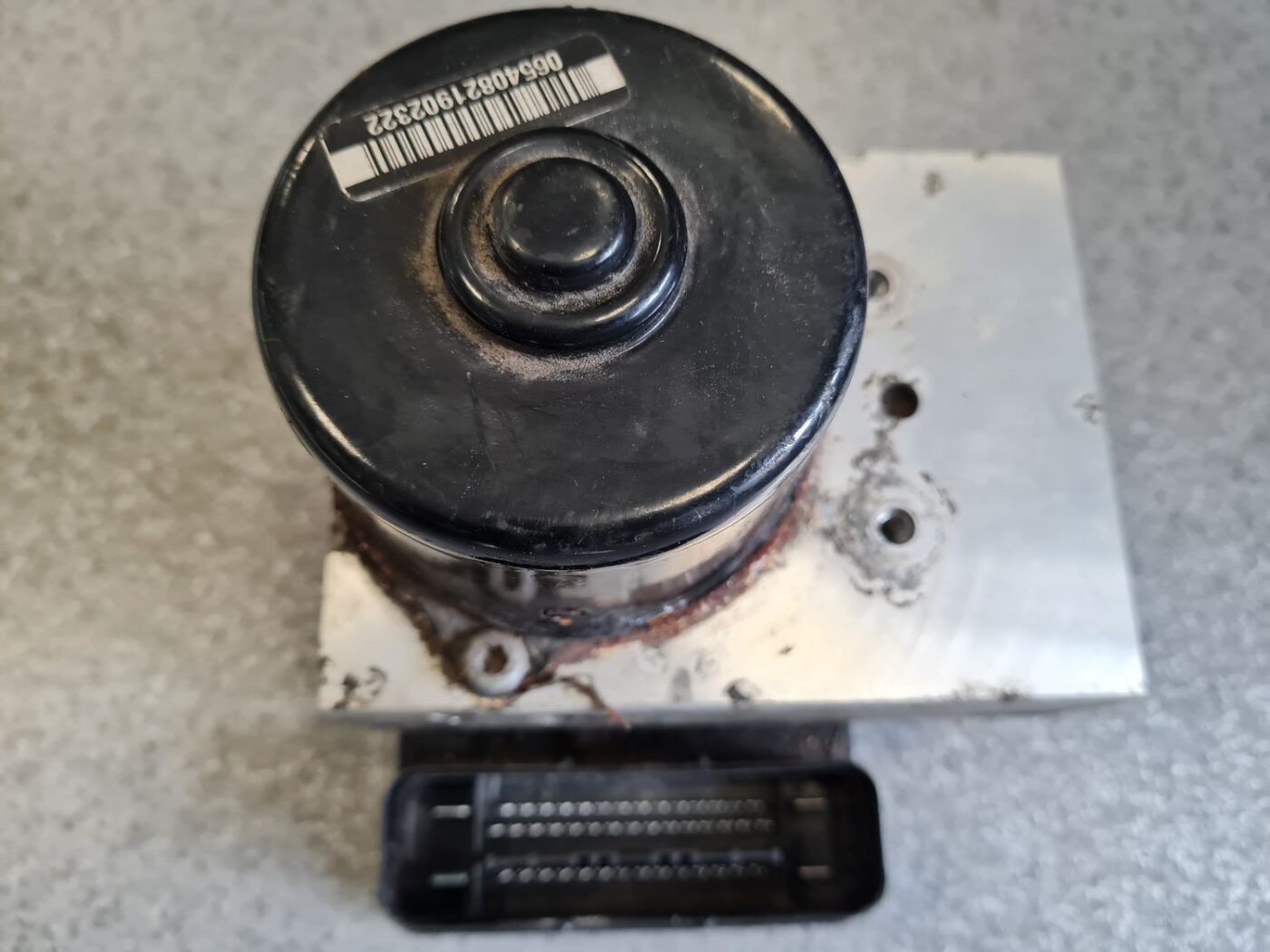 ABS bloks priekš VOLVO V70 2002 SILVER 8 ABS bloks priekš VOLVO V70 2002 SILVER