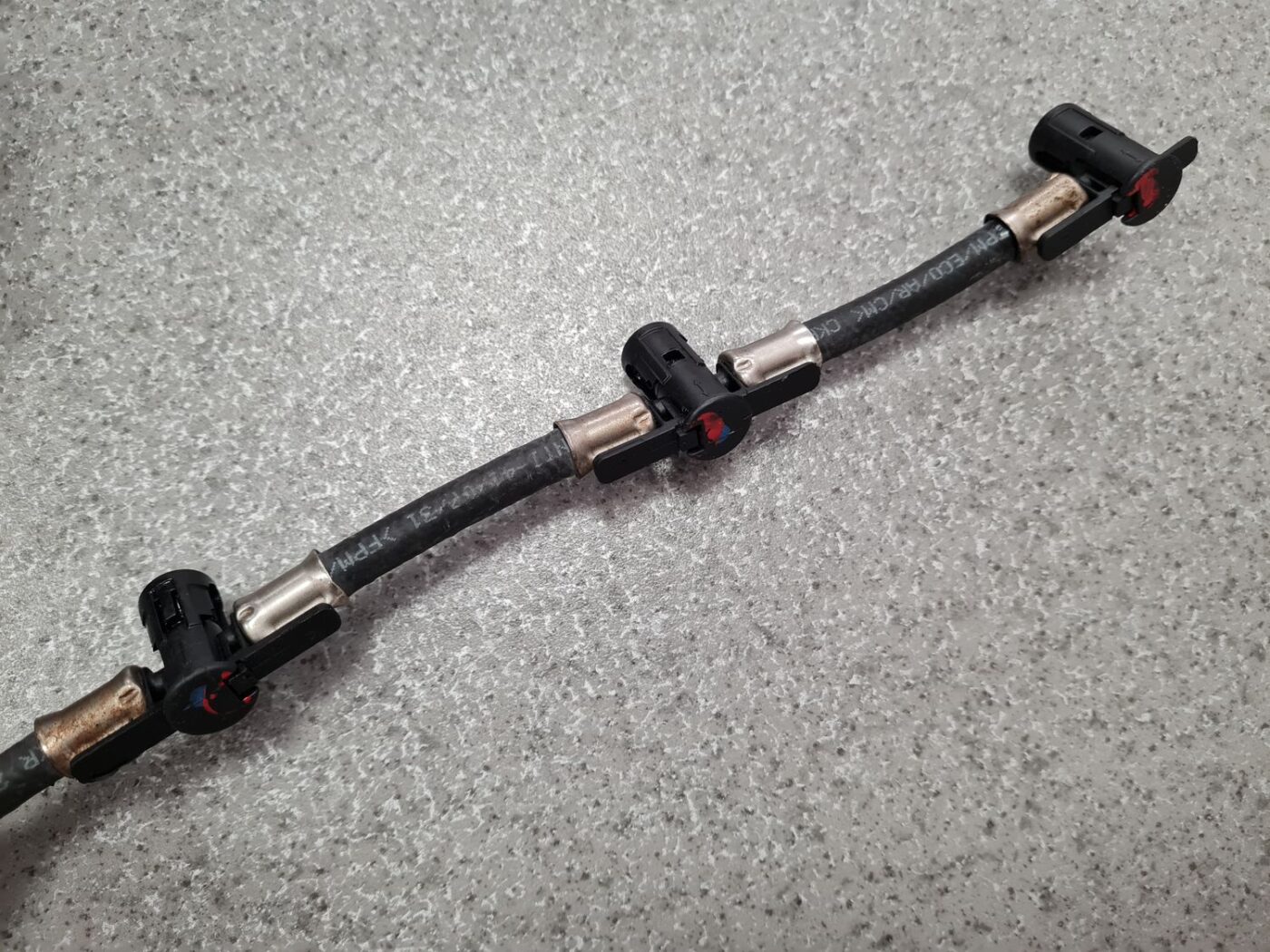 Degvielas atgriešanas caurule priekš AUDI A6 AVANT 2007 QUATTRO 2 Degvielas atgriešanas caurule priekš AUDI A6 AVANT 2007 QUATTRO