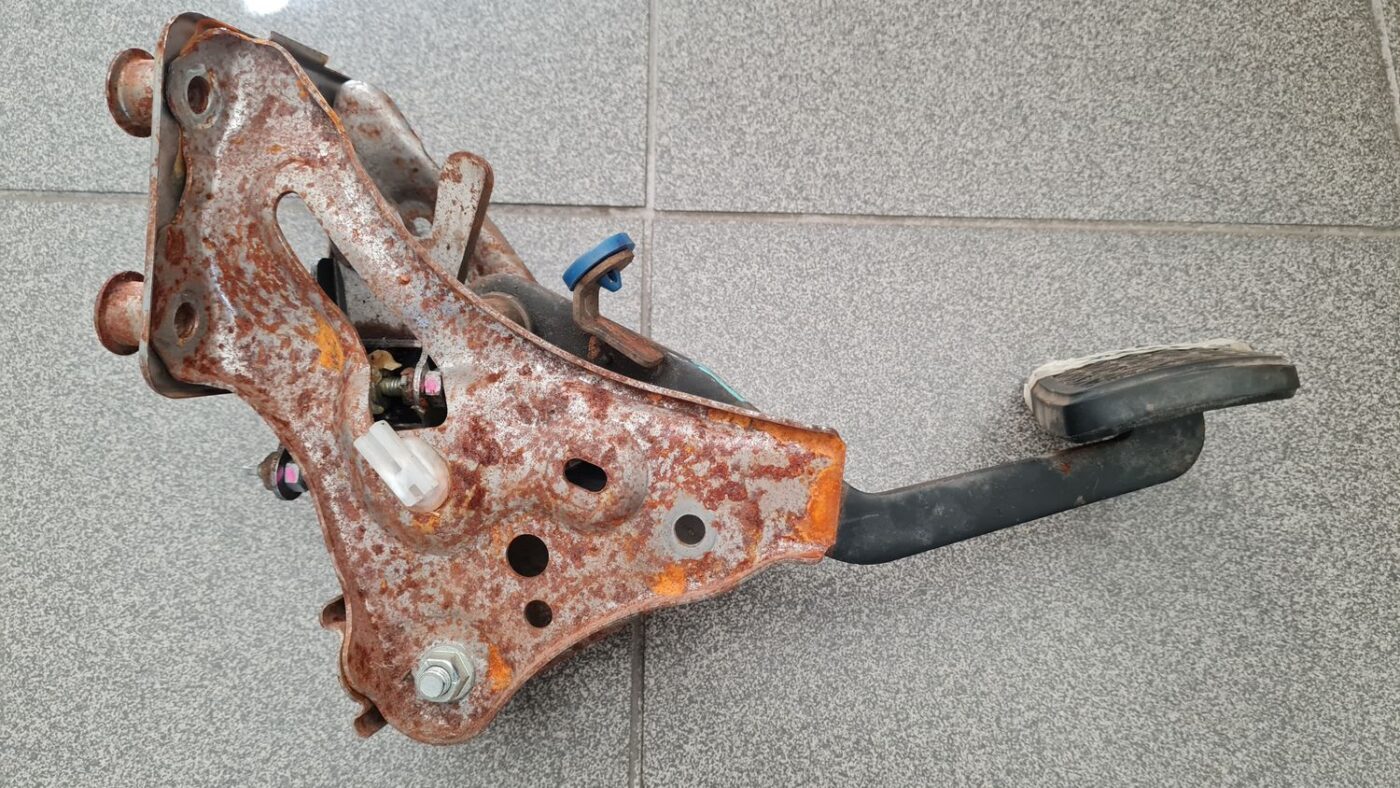 Bremžu pedālis priekš LEXUS IS250 2007 7 Bremžu pedālis priekš LEXUS IS250 2007