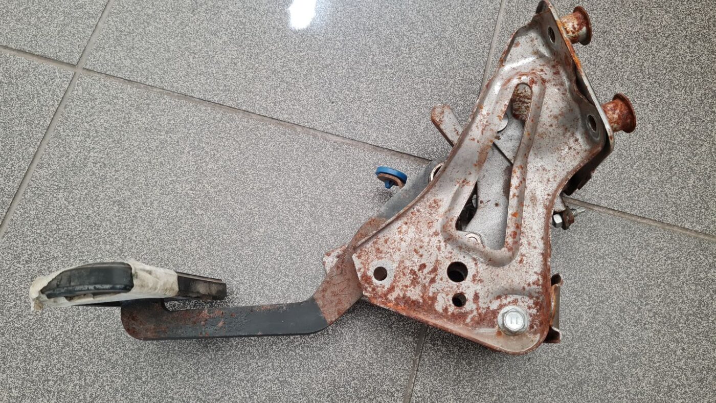 Bremžu pedālis priekš LEXUS IS250 2007 6 Bremžu pedālis priekš LEXUS IS250 2007