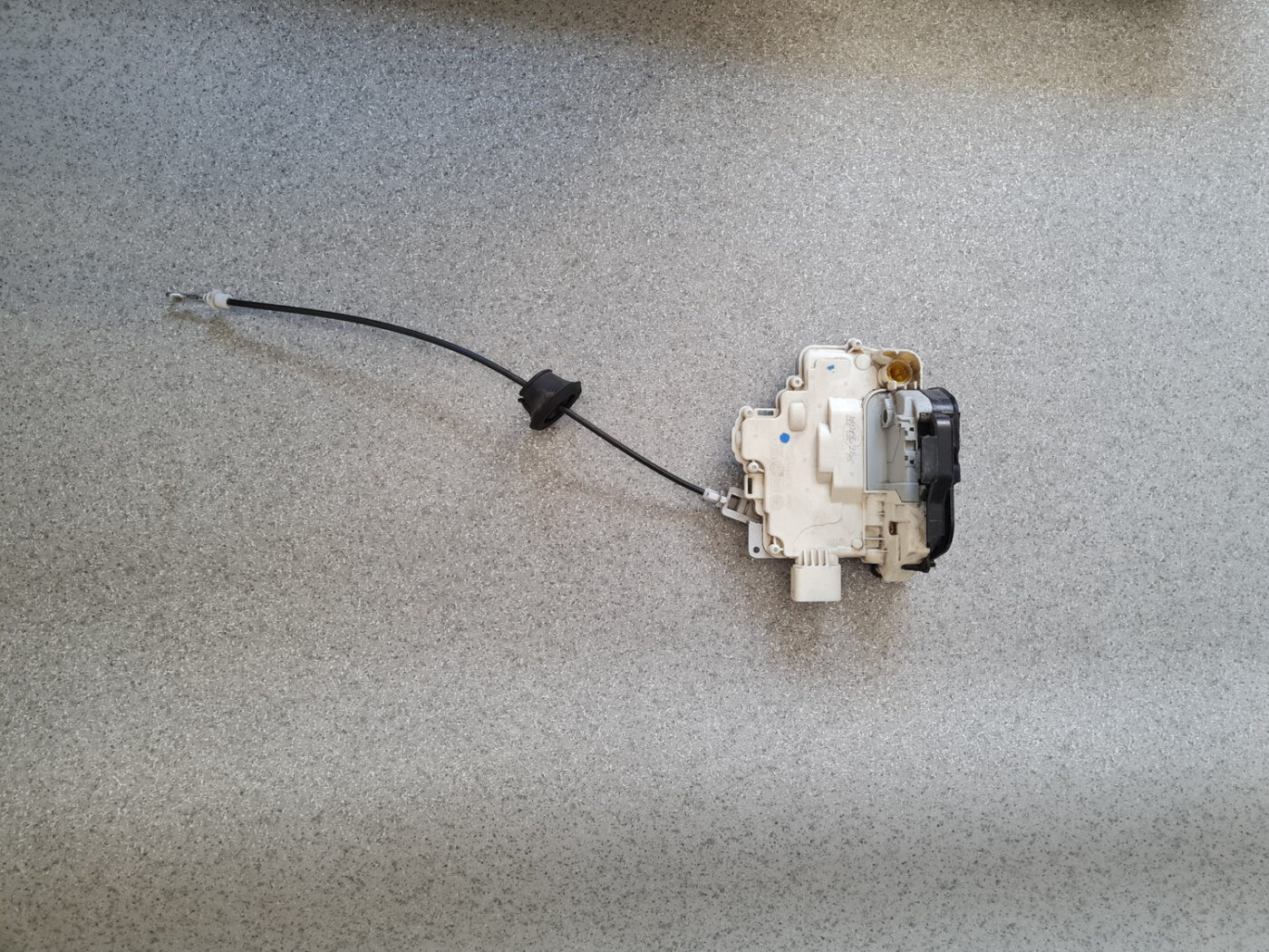 Priekšējo kreiso durvju slēdzene priekš AUDI A4 2007 1 Priekšējo kreiso durvju slēdzene priekš AUDI A4 2007