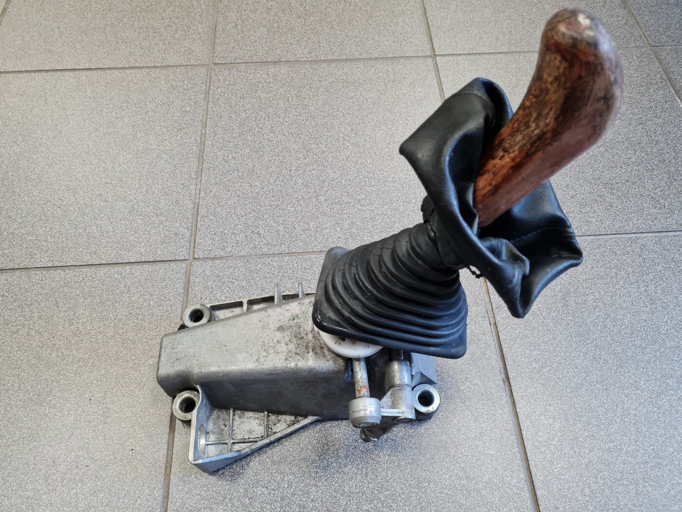 Ātrumu pārslēgšanas slēdzis priekš VOLVO 850 1995 5 Ātrumu pārslēgšanas slēdzis priekš VOLVO 850 1995