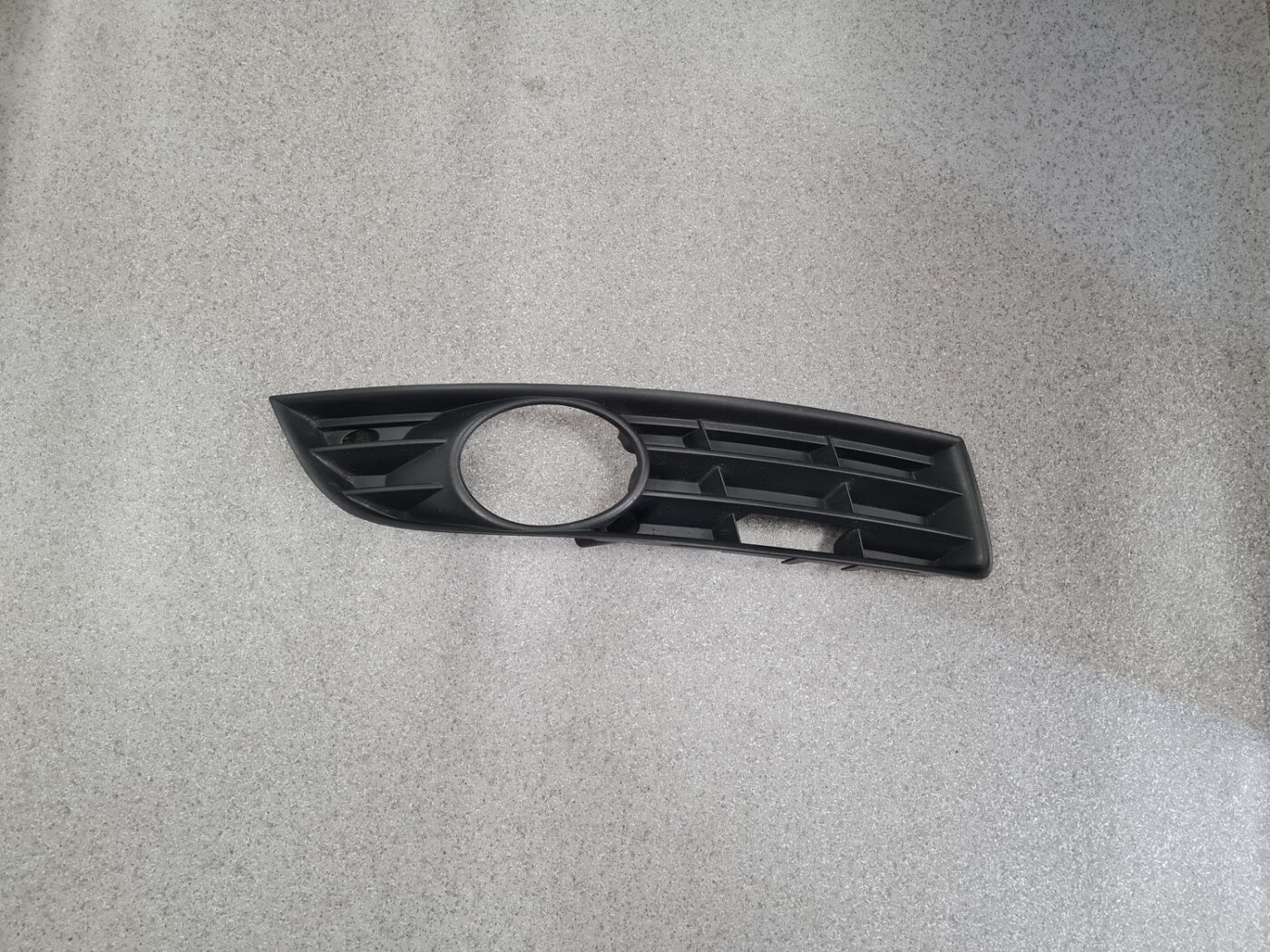 Miglas luktura reste, pa labi priekš VW PASSAT 2007 UNIVERSAL SILVER 1 Miglas luktura reste, pa labi priekš VW PASSAT 2007 UNIVERSAL SILVER