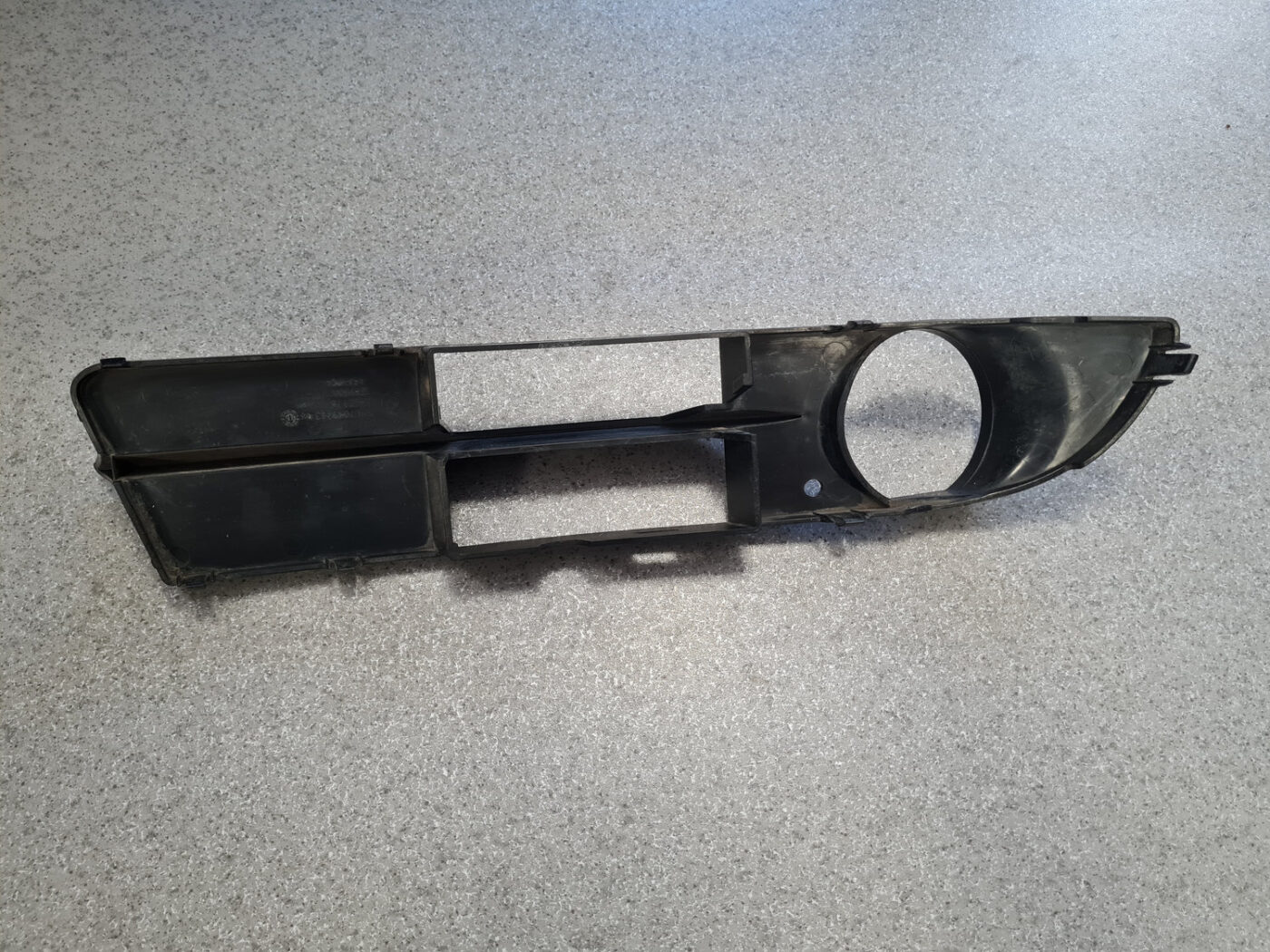 Miglas luktura reste, pa kreisi priekš BMW 520D E60 2006 ENG. 6 Miglas luktura reste, pa kreisi priekš BMW 520D E60 2006 ENG.