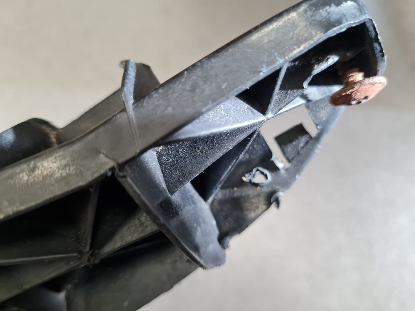 Aizmugurējā spārna un bufera stiprinājums priekš TOYOTA COROLLA VERSO 2008 7 Aizmugurējā spārna un bufera stiprinājums priekš TOYOTA COROLLA VERSO 2008