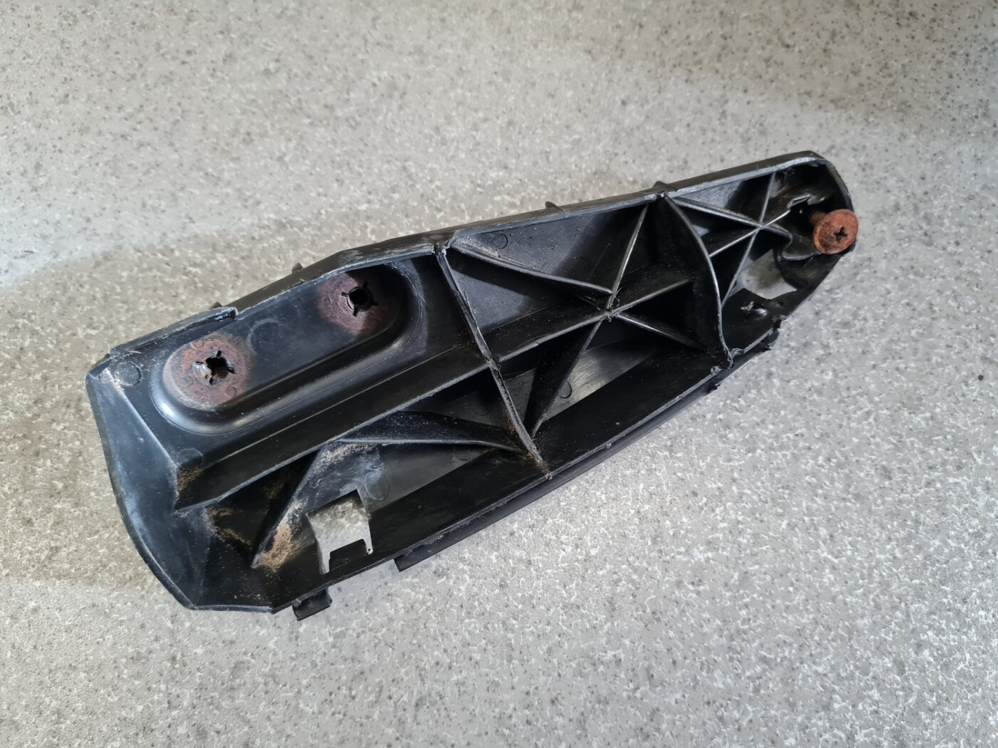 Aizmugurējā spārna un bufera stiprinājums priekš TOYOTA COROLLA VERSO 2008 6 Aizmugurējā spārna un bufera stiprinājums priekš TOYOTA COROLLA VERSO 2008