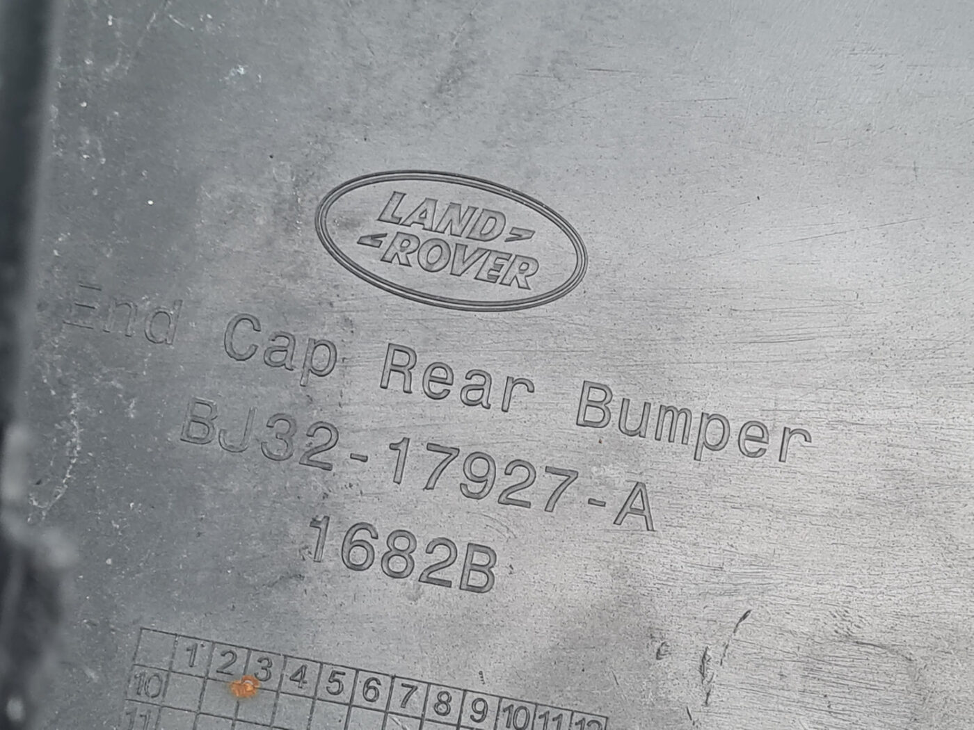 Aizmugurēja bufera uzlika priekš LAND ROVER EVOQUE 2012-2019 3 Aizmugurēja bufera uzlika priekš LAND ROVER EVOQUE 2012-2019