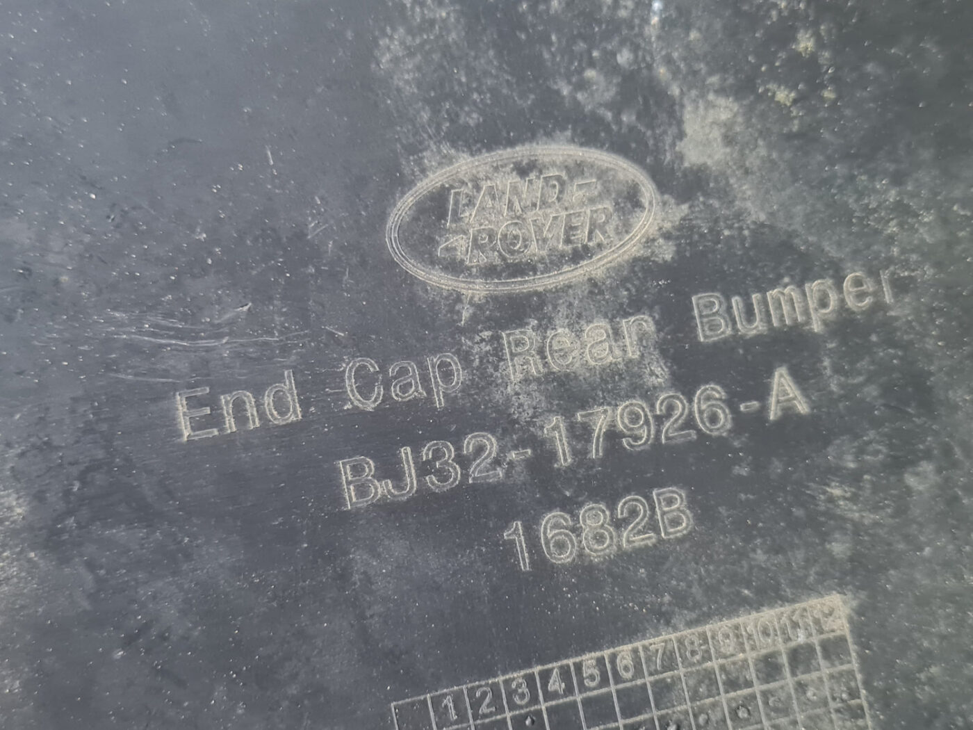 Aizmugurēja bufera uzlika priekš LAND ROVER EVOQUE 2012-2019 3 Aizmugurēja bufera uzlika priekš LAND ROVER EVOQUE 2012-2019