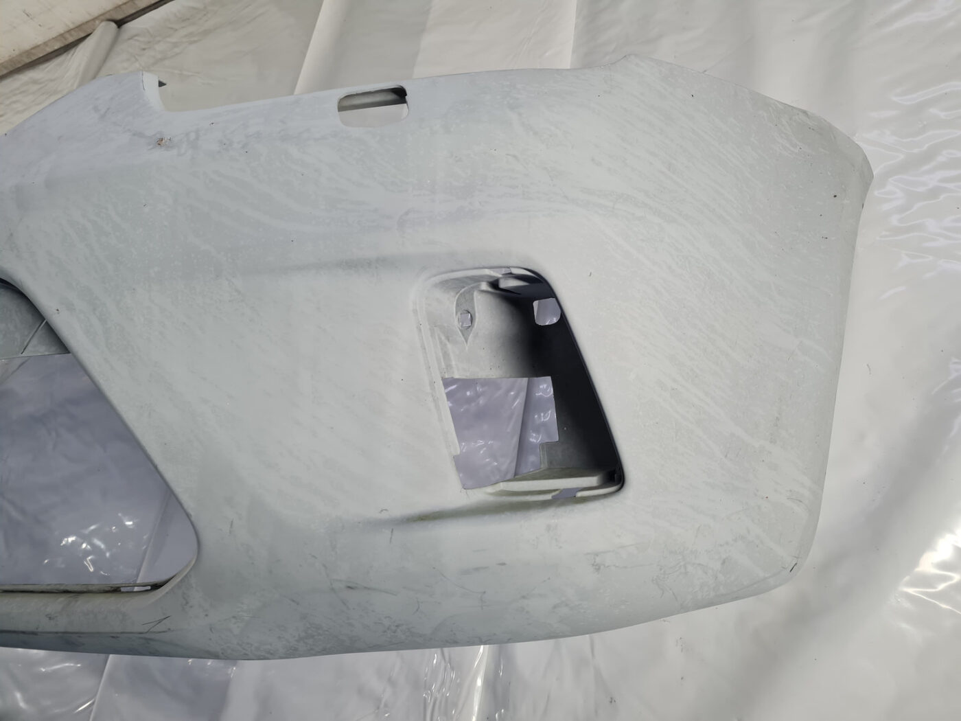 Priekšējais buferis priekš Ford C-MAX 2007-2010 7M51R17757AW 21 Priekšējais buferis priekš Ford C-MAX 2007-2010 7M51R17757AW