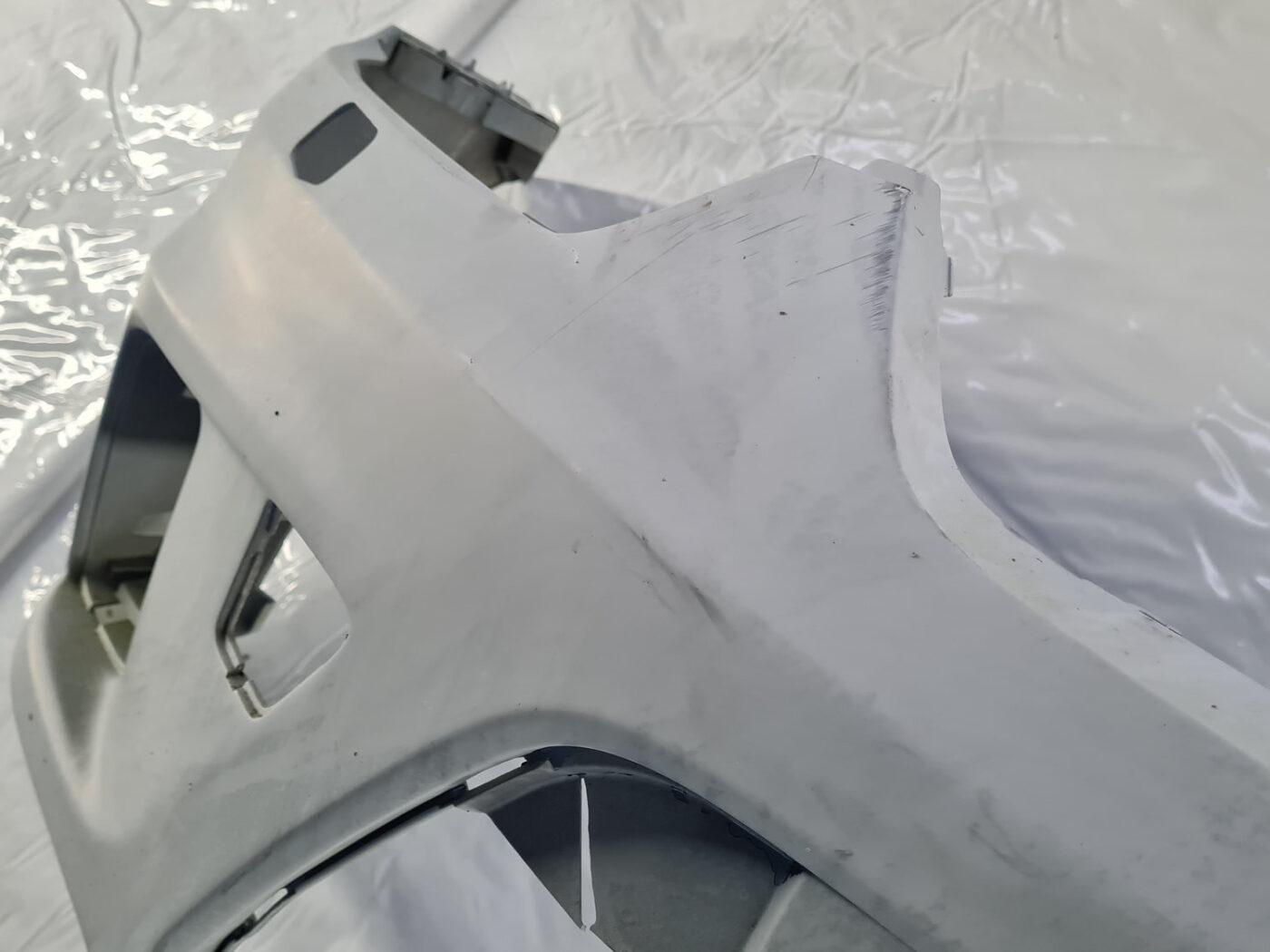 Priekšējais buferis priekš Ford C-MAX 2007-2010 7M51R17757AW 17 Priekšējais buferis priekš Ford C-MAX 2007-2010 7M51R17757AW