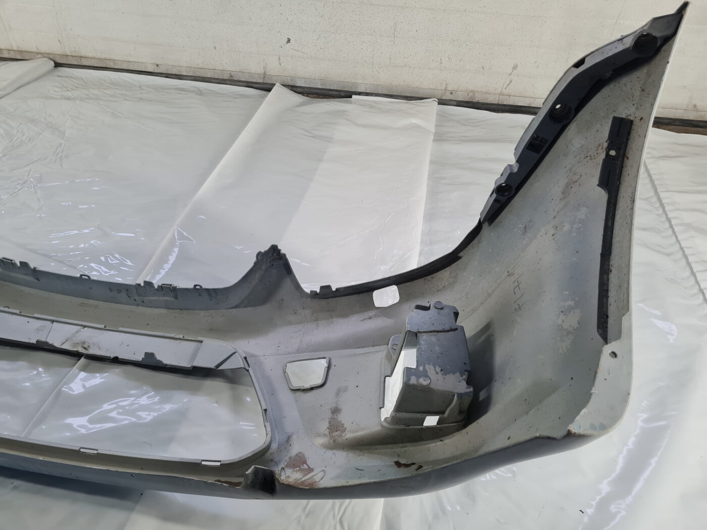 Priekšējais buferis priekš Ford C-MAX 2007-2010 7M51R17757AW 12 Priekšējais buferis priekš Ford C-MAX 2007-2010 7M51R17757AW