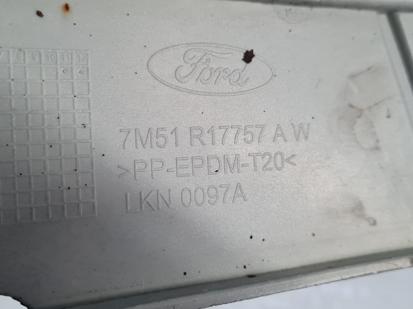 Priekšējais buferis priekš Ford C-MAX 2007-2010 7M51R17757AW 3 Priekšējais buferis priekš Ford C-MAX 2007-2010 7M51R17757AW