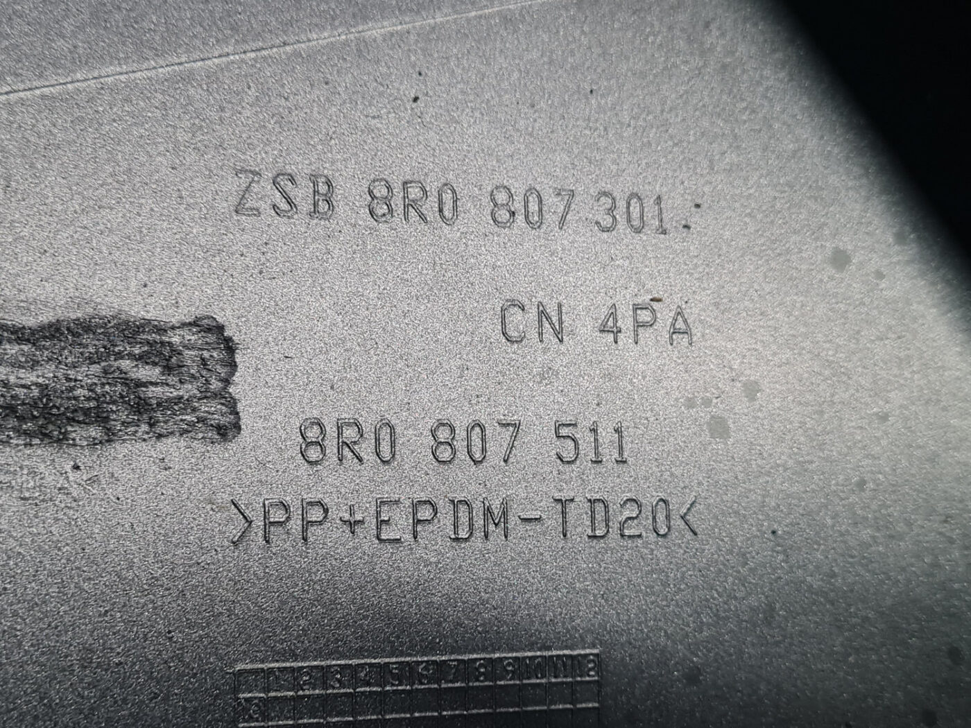 Aizmugures buferis priekš Audi Q5 2008-2017 8R0807511 4 Aizmugures buferis priekš Audi Q5 2008-2017 8R0807511