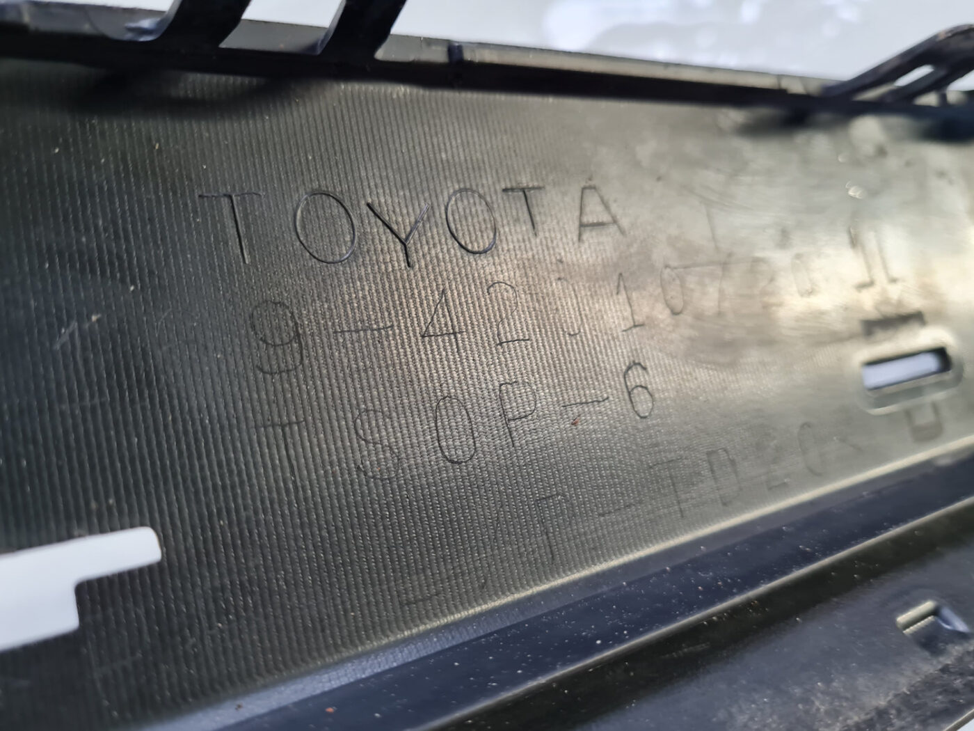 Aizmugurēja bufera uzlika priekš Toyota RAV4 2012-2018 5216942010 4 Aizmugurēja bufera uzlika priekš Toyota RAV4 2012-2018 5216942010