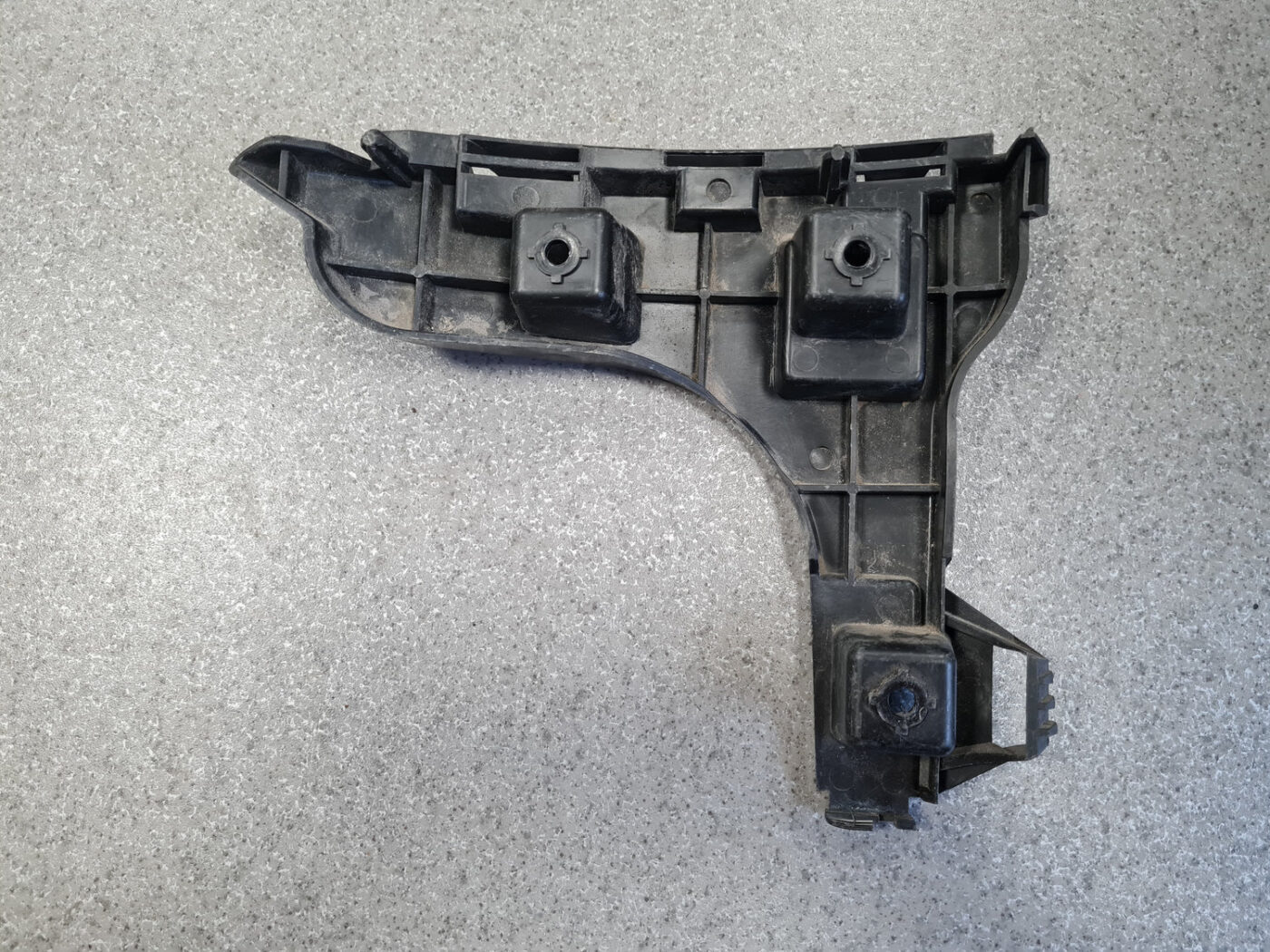 Aizmugurējā spārna un bufera stiprinājums priekš VOLVO XC60 2009 7 Aizmugurējā spārna un bufera stiprinājums priekš VOLVO XC60 2009