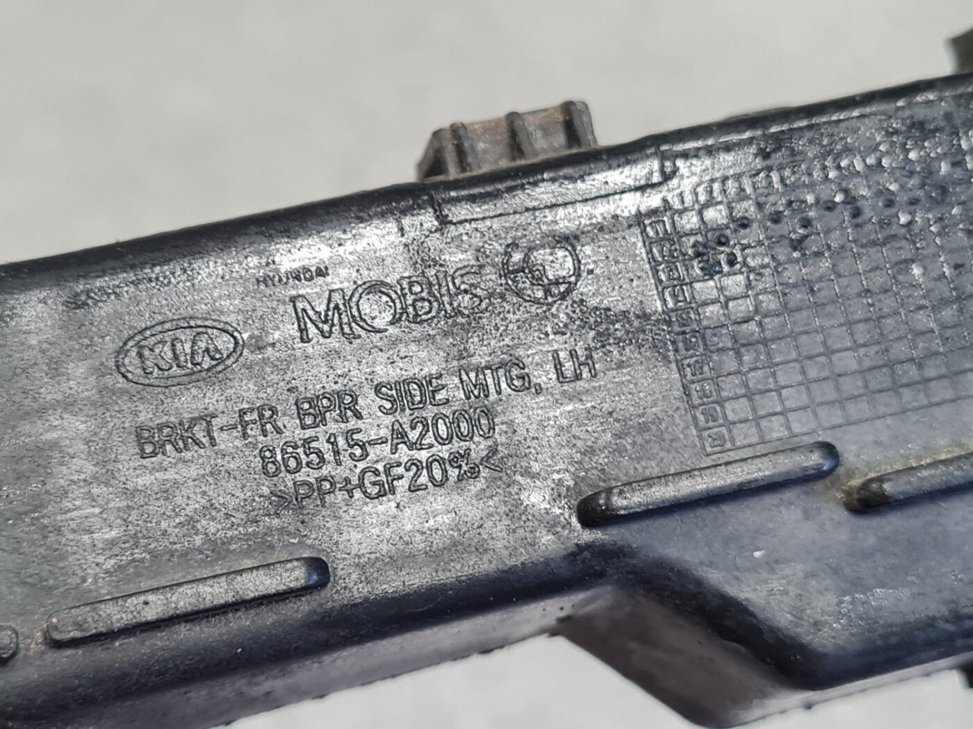 Priekšējā spārna un bufera stiprinājums priekš KIA CEED 2013 7 Priekšējā spārna un bufera stiprinājums priekš KIA CEED 2013