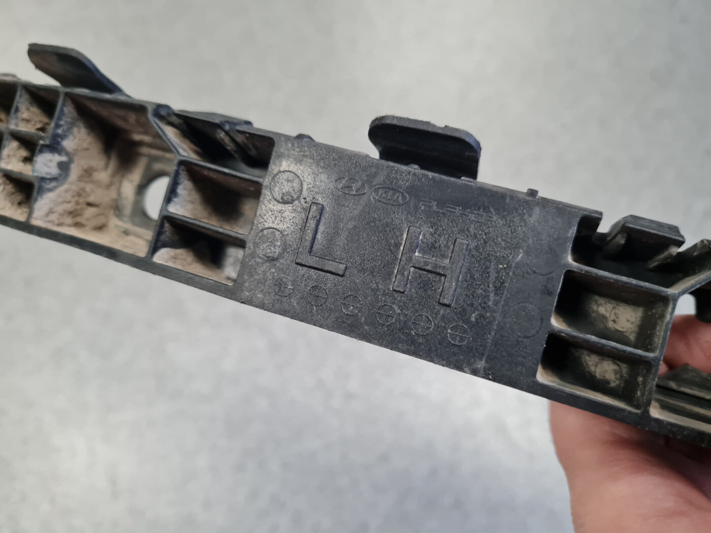 Aizmugurējā spārna un bufera stiprinājums priekš HYUNDAI I30 2012 5 Aizmugurējā spārna un bufera stiprinājums priekš HYUNDAI I30 2012