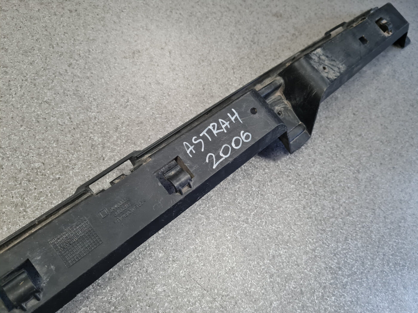 Aizmugurējā spārna un bufera stiprinājums priekš OPEL ASTRA H 2006 7 Aizmugurējā spārna un bufera stiprinājums priekš OPEL ASTRA H 2006