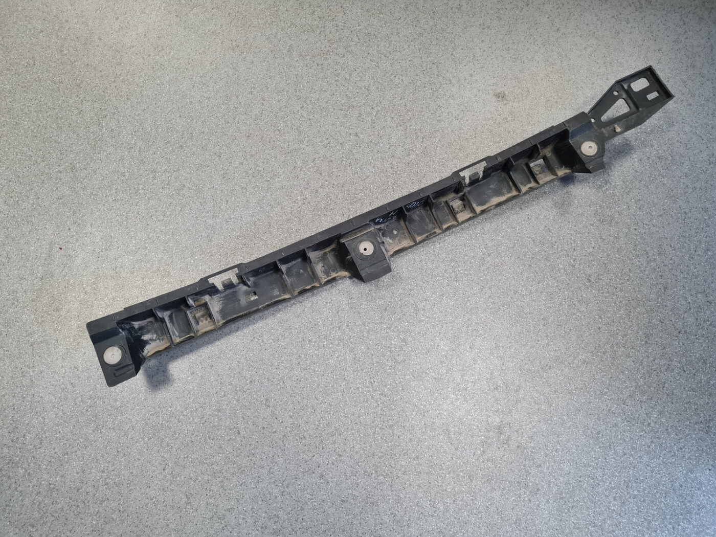 Aizmugurējā spārna un bufera stiprinājums priekš OPEL ASTRA H 2006 5 Aizmugurējā spārna un bufera stiprinājums priekš OPEL ASTRA H 2006