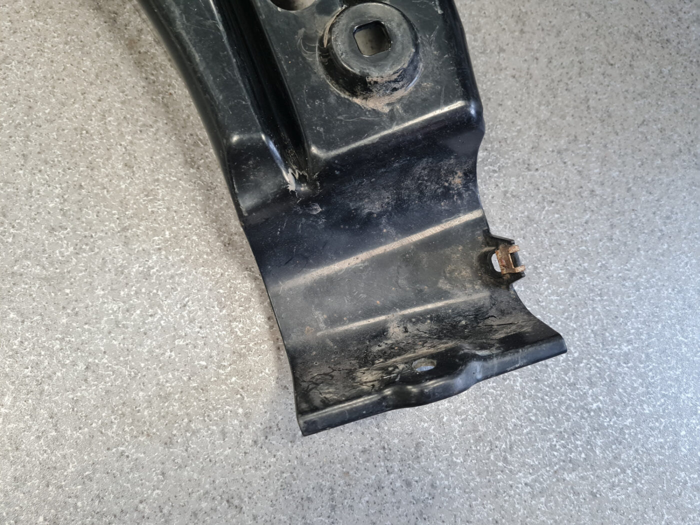 Aizmugurējā spārna un bufera stiprinājums priekš BMW 525D E61 2007 TOURING BLACK 2 Aizmugurējā spārna un bufera stiprinājums priekš BMW 525D E61 2007 TOURING BLACK