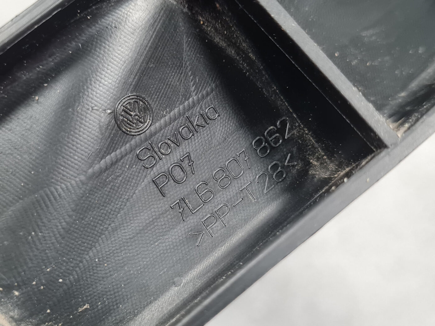 Aizmugurējā spārna un bufera stiprinājums priekš VW TOUAREG 2007 4 Aizmugurējā spārna un bufera stiprinājums priekš VW TOUAREG 2007