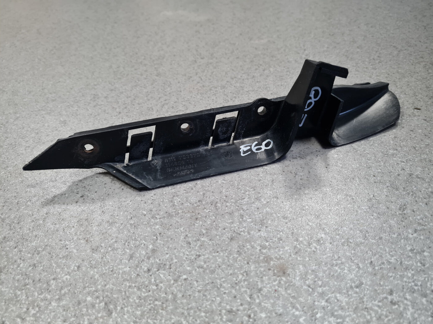 Priekšēja bufera kronšteins priekš BMW 520D E60 2006 ENG. 7 Priekšēja bufera kronšteins priekš BMW 520D E60 2006 ENG.