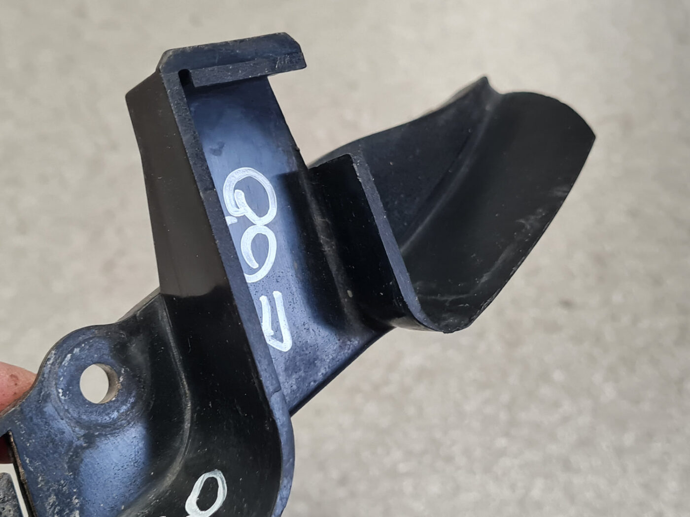 Priekšēja bufera kronšteins priekš BMW 520D E60 2006 ENG. 4 Priekšēja bufera kronšteins priekš BMW 520D E60 2006 ENG.