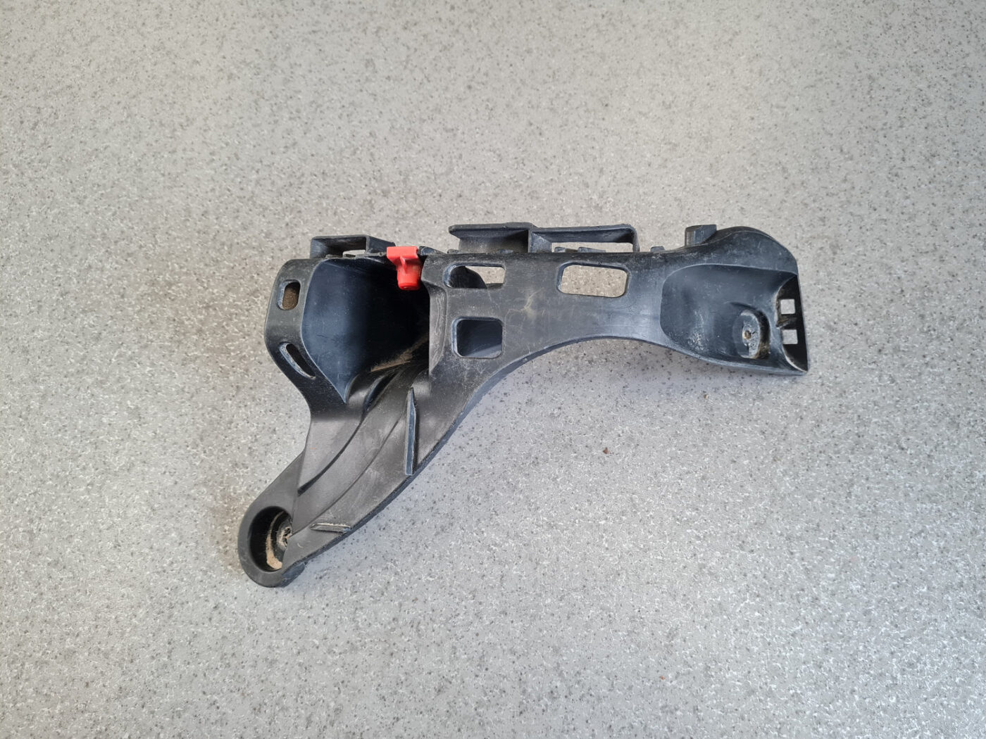 Aizmugurējā spārna un bufera stiprinājums priekš OPEL ASTRA H STATION WAGON 2007 2 Aizmugurējā spārna un bufera stiprinājums priekš OPEL ASTRA H STATION WAGON 2007