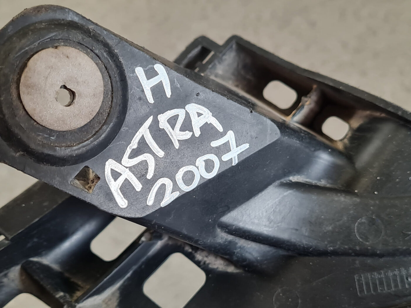 Aizmugurējā spārna un bufera stiprinājums priekš OPEL ASTRA H STATION WAGON 2007 3 Aizmugurējā spārna un bufera stiprinājums priekš OPEL ASTRA H STATION WAGON 2007