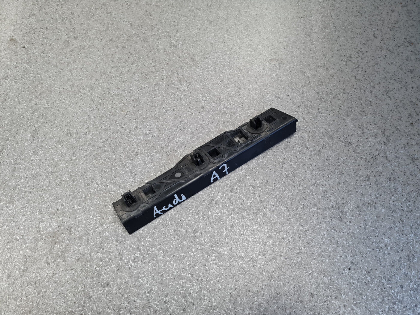 Aizmugurējā spārna un bufera stiprinājums priekš AUDI A7 2011 SPORTBACK 1 Aizmugurējā spārna un bufera stiprinājums priekš AUDI A7 2011 SPORTBACK