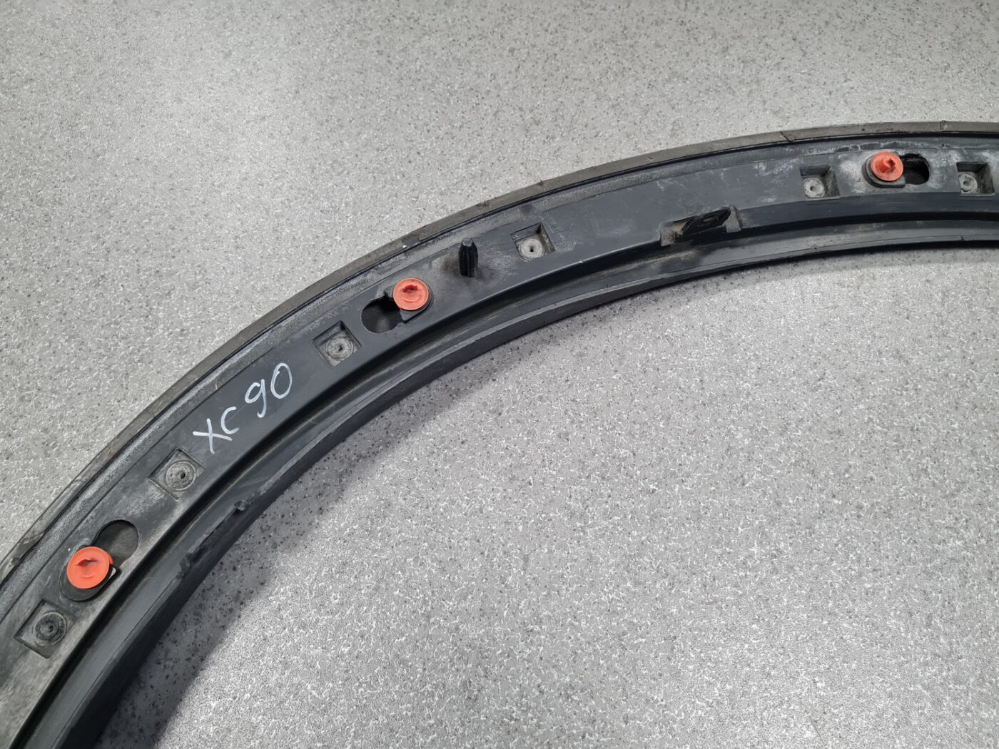 Priekšēja spārna uzlika/moldings priekš VOLVO XC90 2004 6 Priekšēja spārna uzlika/moldings priekš VOLVO XC90 2004