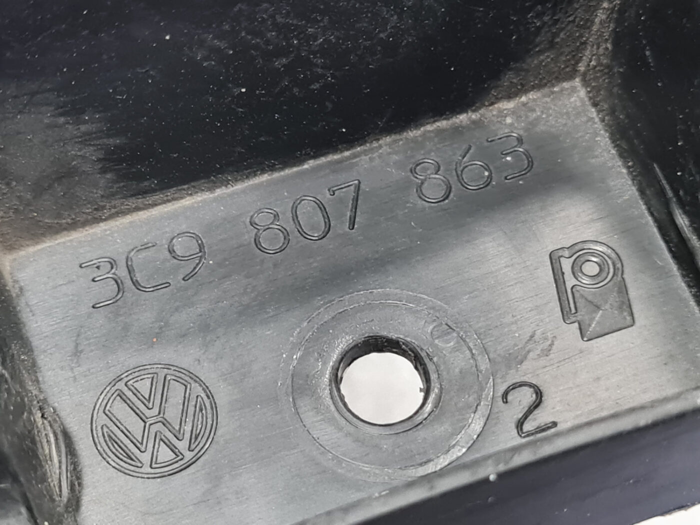 Aizmugurējā bufera centrālais stiprinājums priekš VW PASSAT 2007 UNIVERSAL SILVER 4 Aizmugurējā bufera centrālais stiprinājums priekš VW PASSAT 2007 UNIVERSAL SILVER