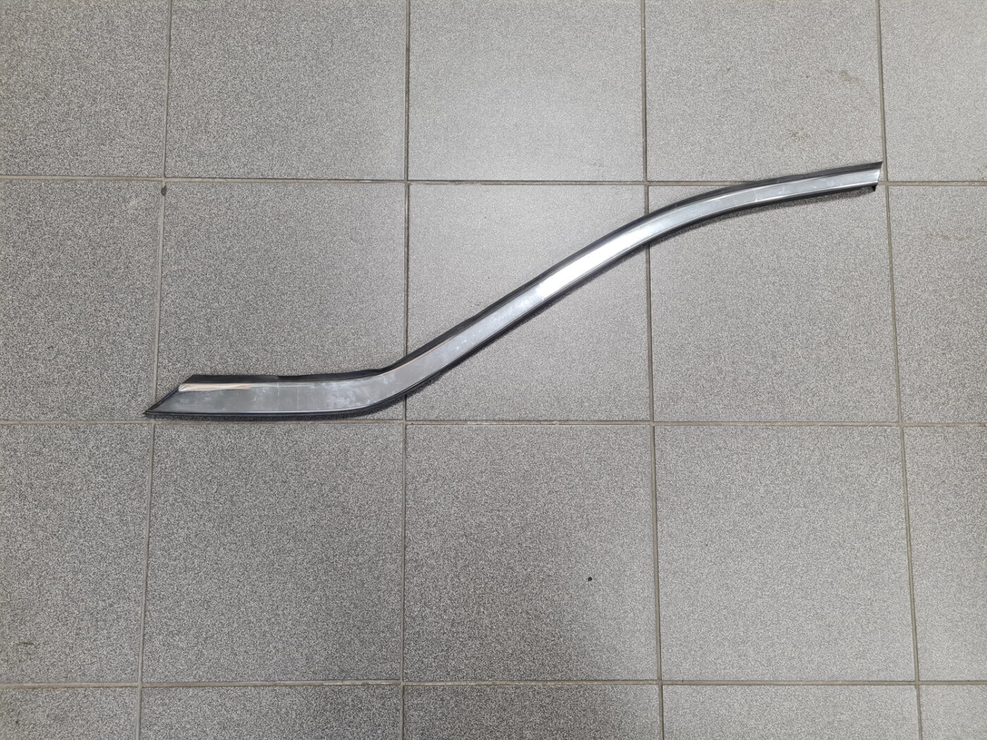 Aizmugurēja spārna uzlika (moldings) priekš OPEL ASTRA SPORT 2017 1 Aizmugurēja spārna uzlika (moldings) priekš OPEL ASTRA SPORT 2017