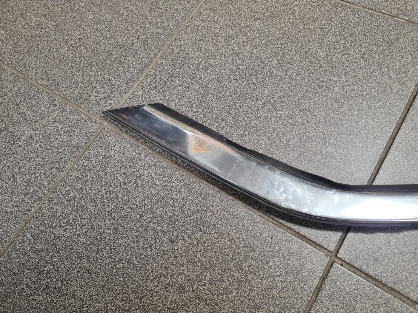 Aizmugurēja spārna uzlika (moldings) priekš OPEL ASTRA SPORT 2017 2 Aizmugurēja spārna uzlika (moldings) priekš OPEL ASTRA SPORT 2017