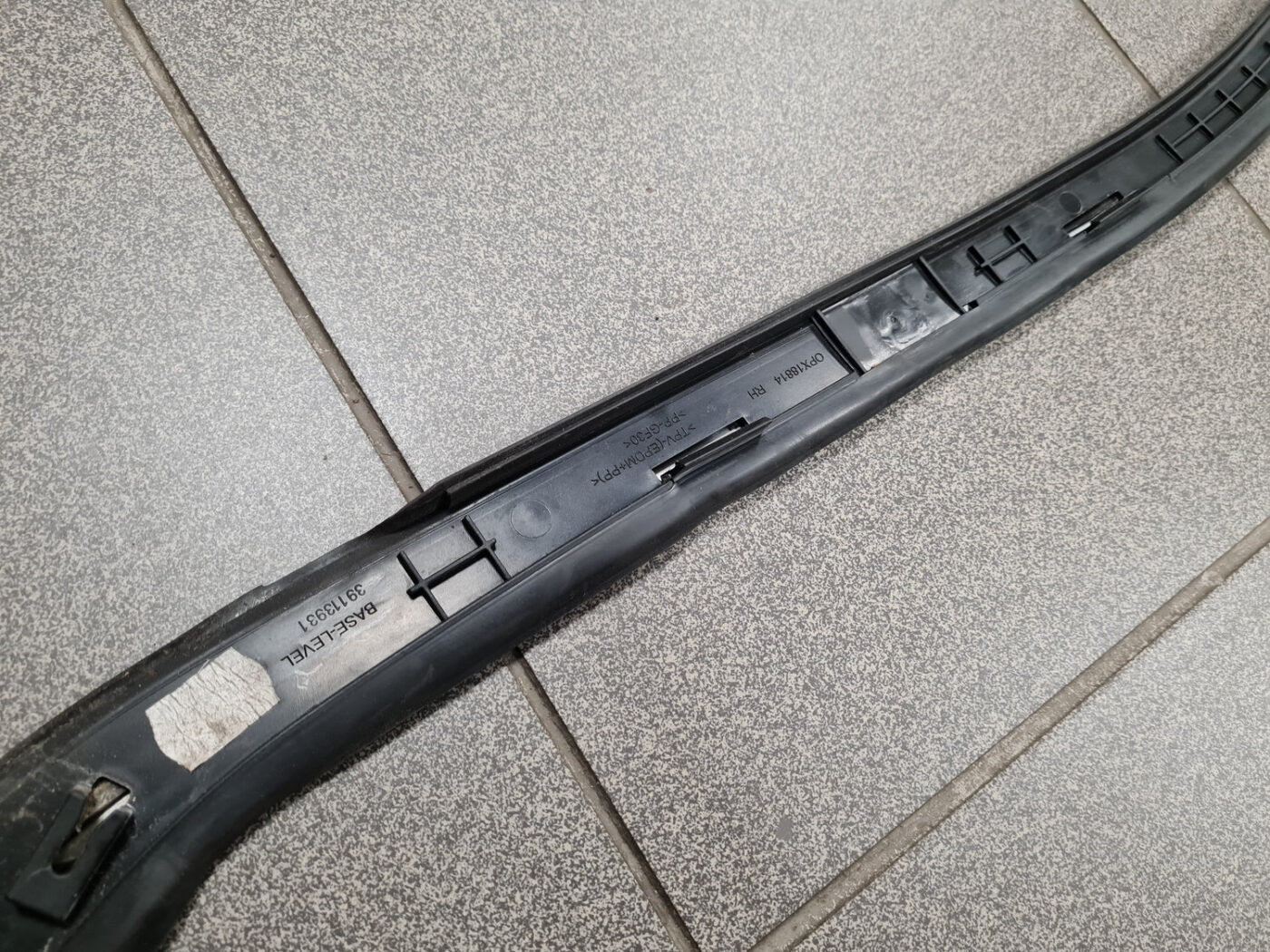 Aizmugurēja spārna uzlika (moldings) priekš OPEL ASTRA SPORT 2017 8 Aizmugurēja spārna uzlika (moldings) priekš OPEL ASTRA SPORT 2017