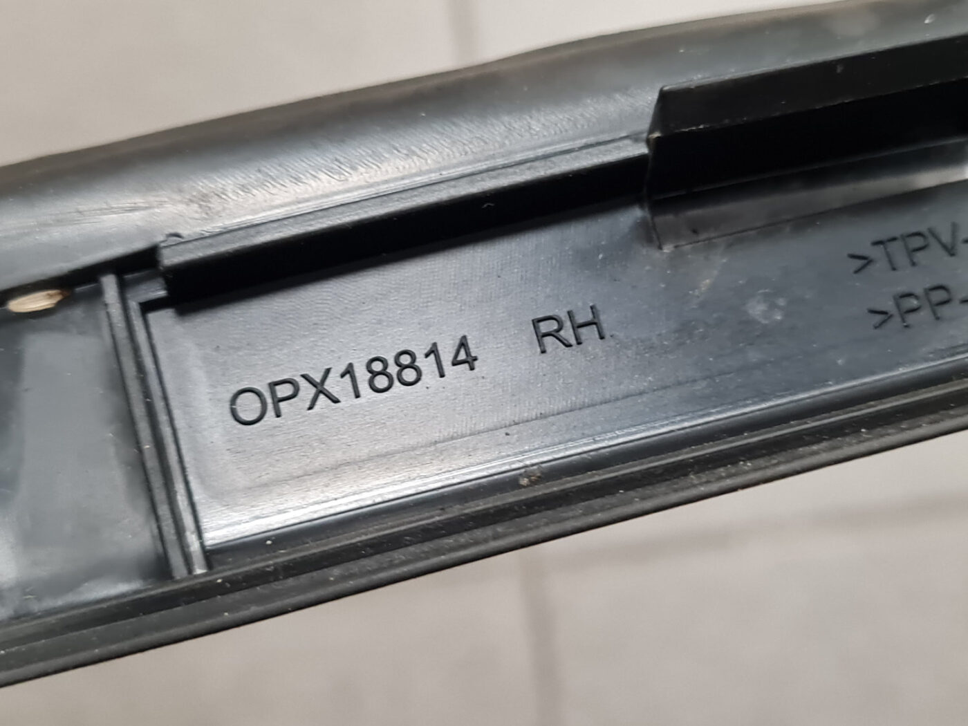 Aizmugurēja spārna uzlika (moldings) priekš OPEL ASTRA SPORT 2017 6 Aizmugurēja spārna uzlika (moldings) priekš OPEL ASTRA SPORT 2017