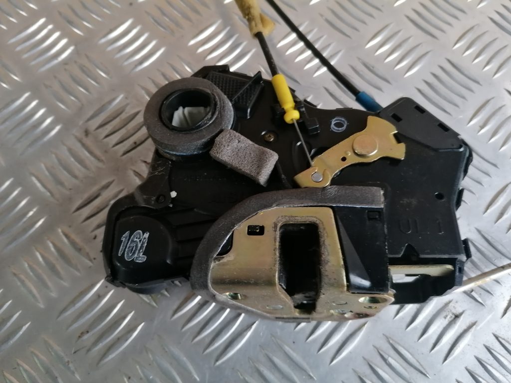 Priekšējo kreiso durvju slēdzene priekš TOYOTA COROLLA VERSO 2005 2 Priekšējo kreiso durvju slēdzene priekš TOYOTA COROLLA VERSO 2005