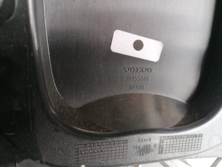 Centrālās konsoles (apdares) aizmugurēja daļa priekš VOLVO C30 2008 TURQUOISE