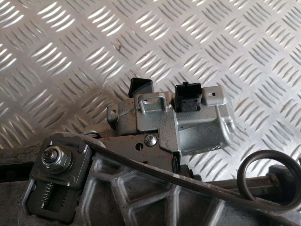 Stūres statne priekš VOLVO C30 2008 TURQUOISE 4 Stūres statne priekš VOLVO C30 2008 TURQUOISE