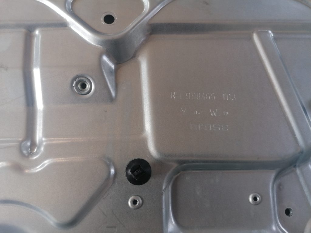 Stikla pacelšanas mehānisma panele priekš VOLVO C30 2008 TURQUOISE 3 Stikla pacelšanas mehānisma panele priekš VOLVO C30 2008 TURQUOISE