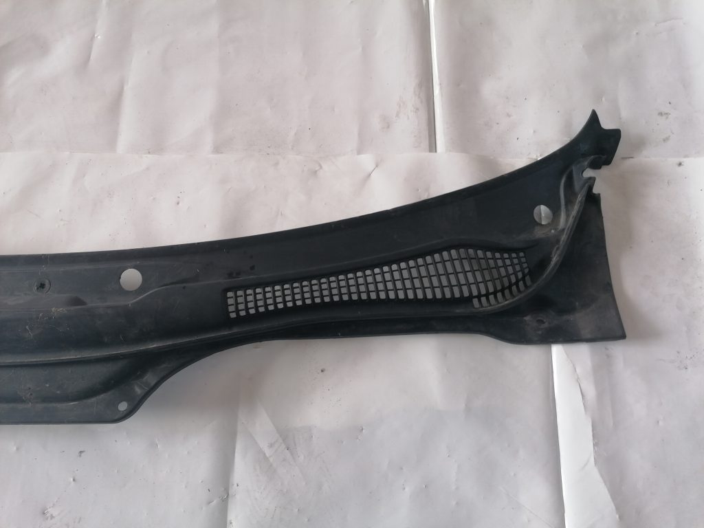 Vējstikla uzlikas (deflektora) režģis priekš VOLVO C30 2008 TURQUOISE 3 Vējstikla uzlikas (deflektora) režģis priekš VOLVO C30 2008 TURQUOISE