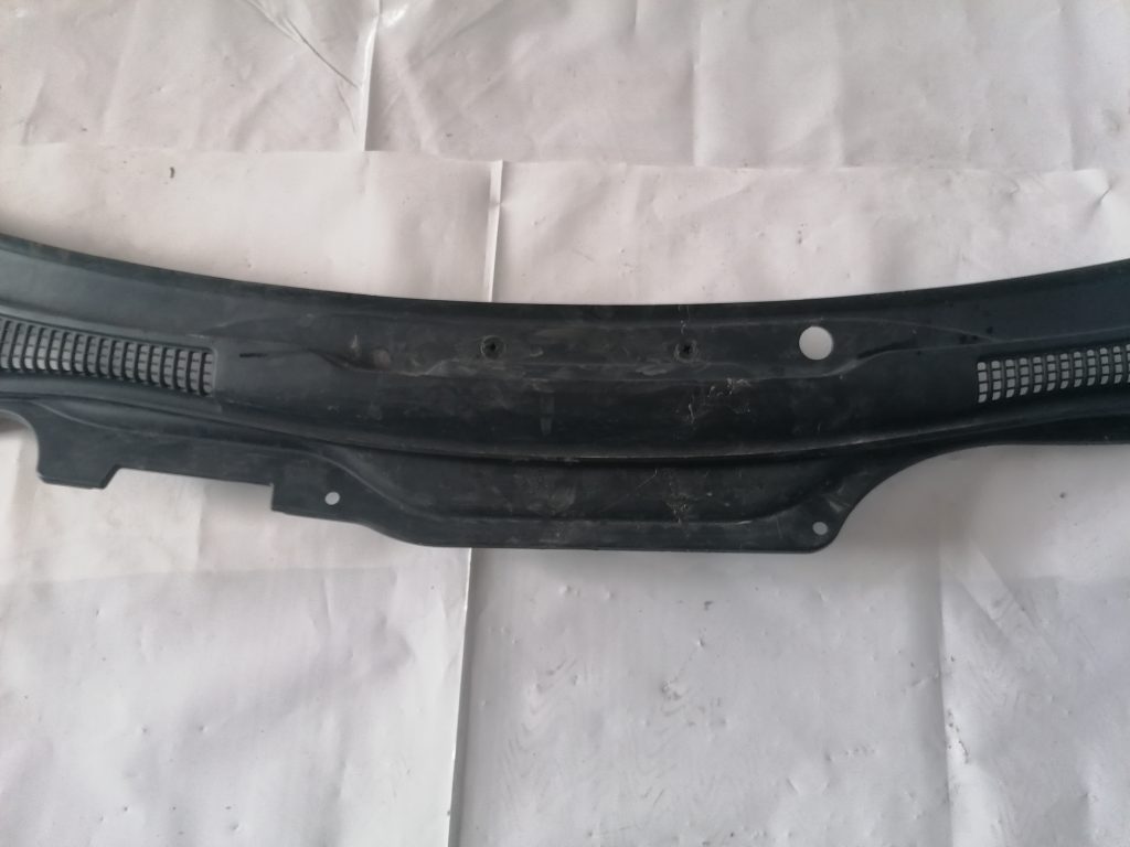 Vējstikla uzlikas (deflektora) režģis priekš VOLVO C30 2008 TURQUOISE 4 Vējstikla uzlikas (deflektora) režģis priekš VOLVO C30 2008 TURQUOISE