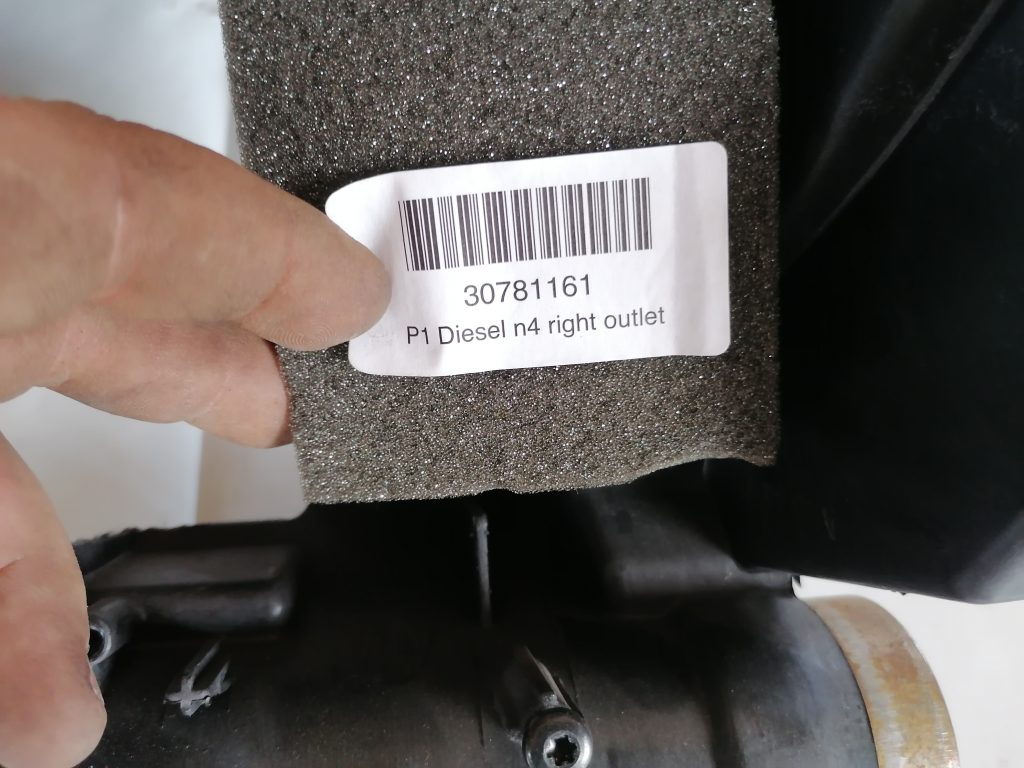 Mērinstrumentu paneļa pastiprinātājs priekš VOLVO C30 2008 TURQUOISE 4 Mērinstrumentu paneļa pastiprinātājs priekš VOLVO C30 2008 TURQUOISE