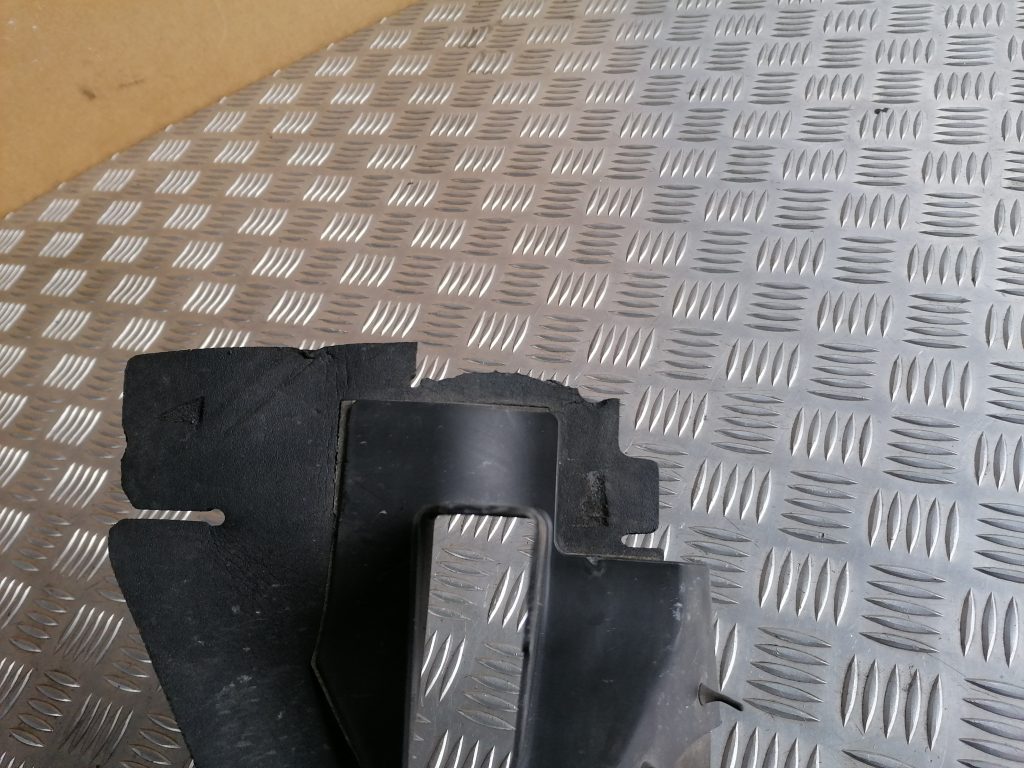 Ieplūdes gaisa deflektors, pa labi priekš NISSAN PATHFINDER 2006 4 Ieplūdes gaisa deflektors, pa labi priekš NISSAN PATHFINDER 2006