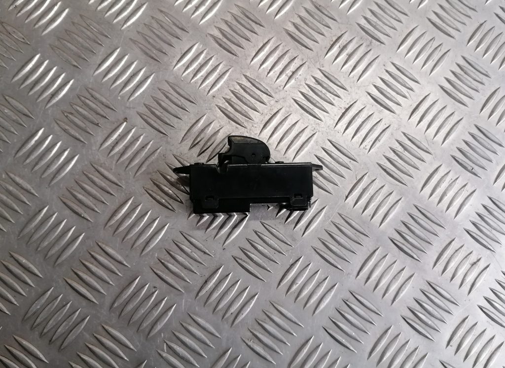 Stikla pacelšanas poga priekš CITROEN C-CROSSER 2009 2 Stikla pacelšanas poga priekš CITROEN C-CROSSER 2009