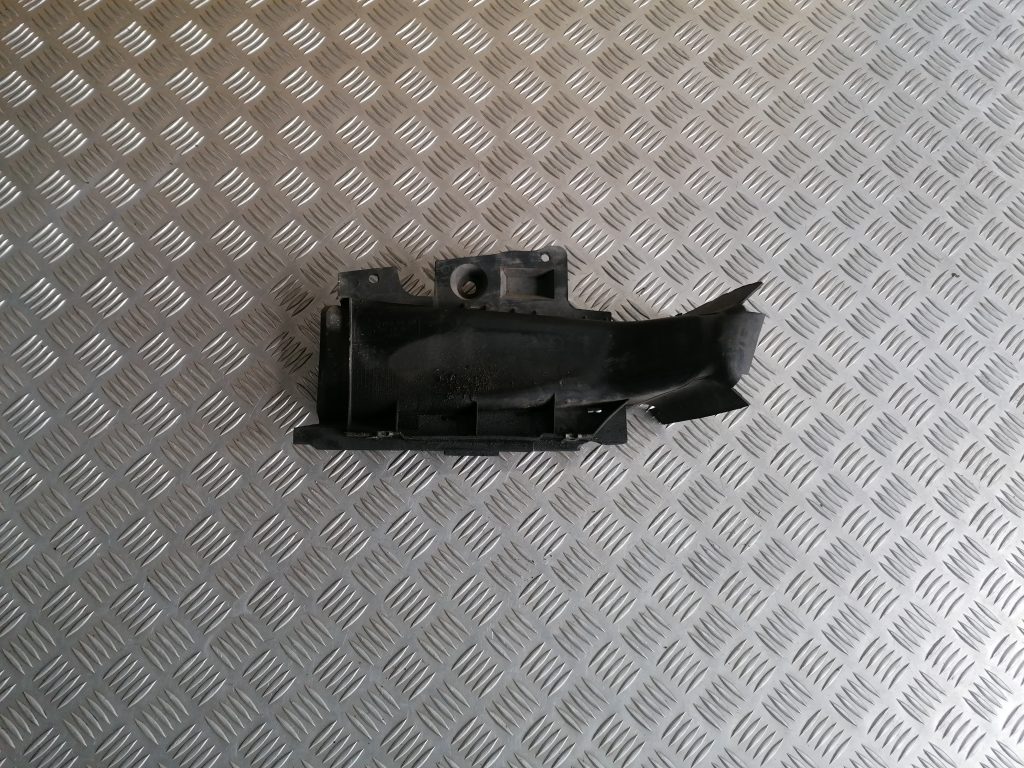 Gaisa vads priekš BMW 320D E46 2004 TOURING 1 Gaisa vads priekš BMW 320D E46 2004 TOURING