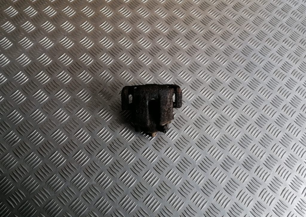 Aizmugurējais kreisais suports priekš BMW 320D E46 2004 TOURING 1 Aizmugurējais kreisais suports priekš BMW 320D E46 2004 TOURING